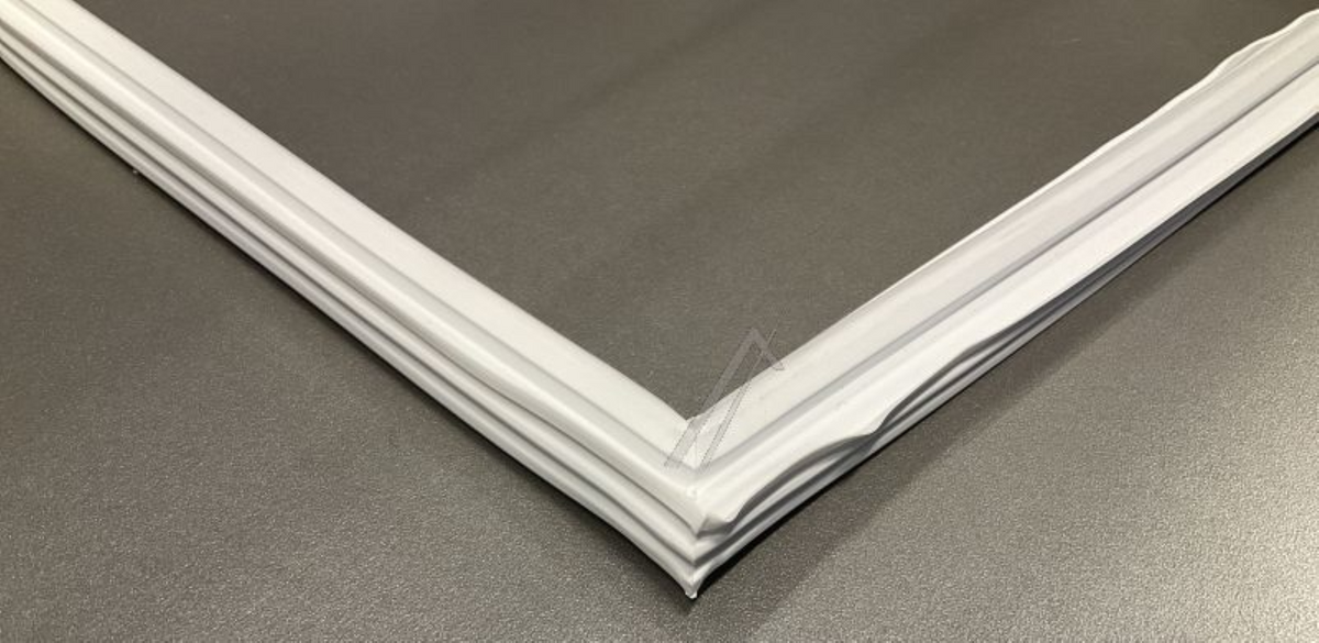 Magnetdichtung für Hisense Kühlschrank, Modell MT13 C6 L1016 070, aus robustem Gummimaterial, passend für Gerätewartung.