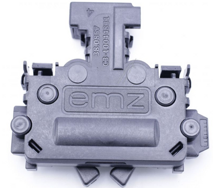 Gorenje Türverriegelung EMZ 805101, original Ersatzteil, zeigt die robuste Metallverriegelung für Küchen- und Haushaltsgeräte