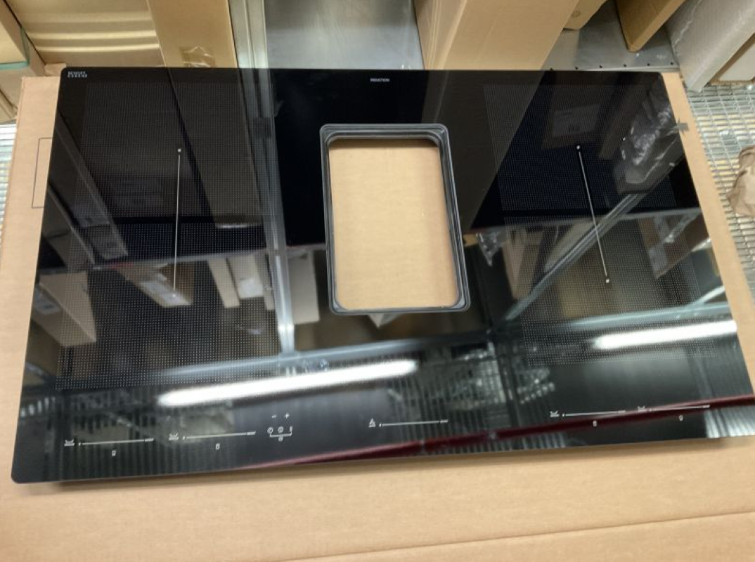 Bauknecht C00630974 Montiertes Induktionsglas 830x520 G5 IKEA 488000630974 Original