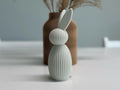 Grauer 3D Osterhase aus Osterdekoration von MAI-Parts, ideal als Geschenk oder Osterdekoration, detailreiche Hasenfigur