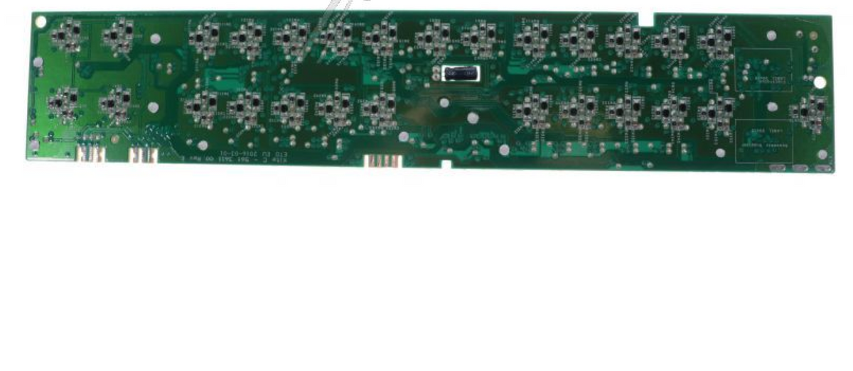 AEG konfigurierte Elektronik mit Modellnummer 9825619434575, elektronische Bauteile für Haushaltsgeräte, Nahaufnahme