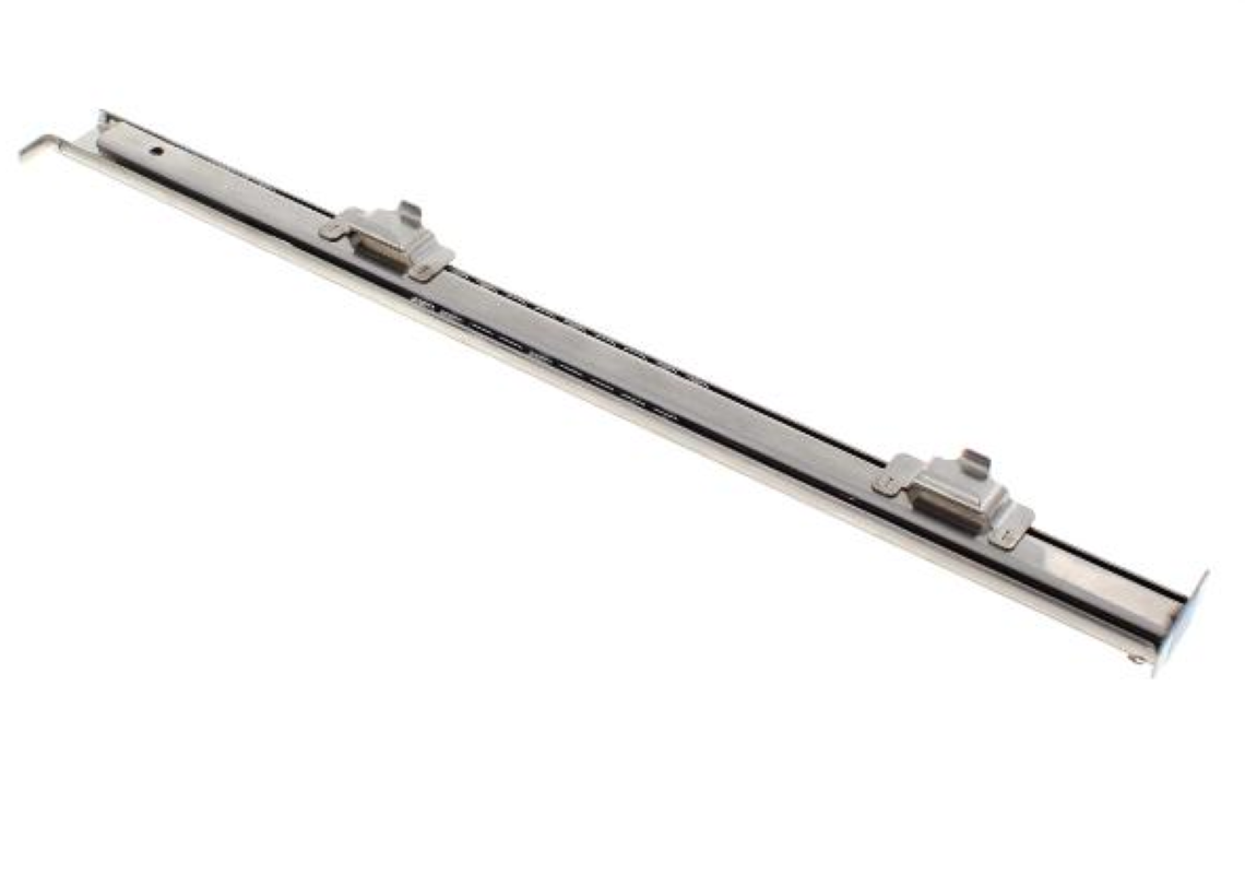 Bauknecht Schiene rechts C00637085, Originalersatzteil, zeigt die rechte Montageschiene aus Metall.